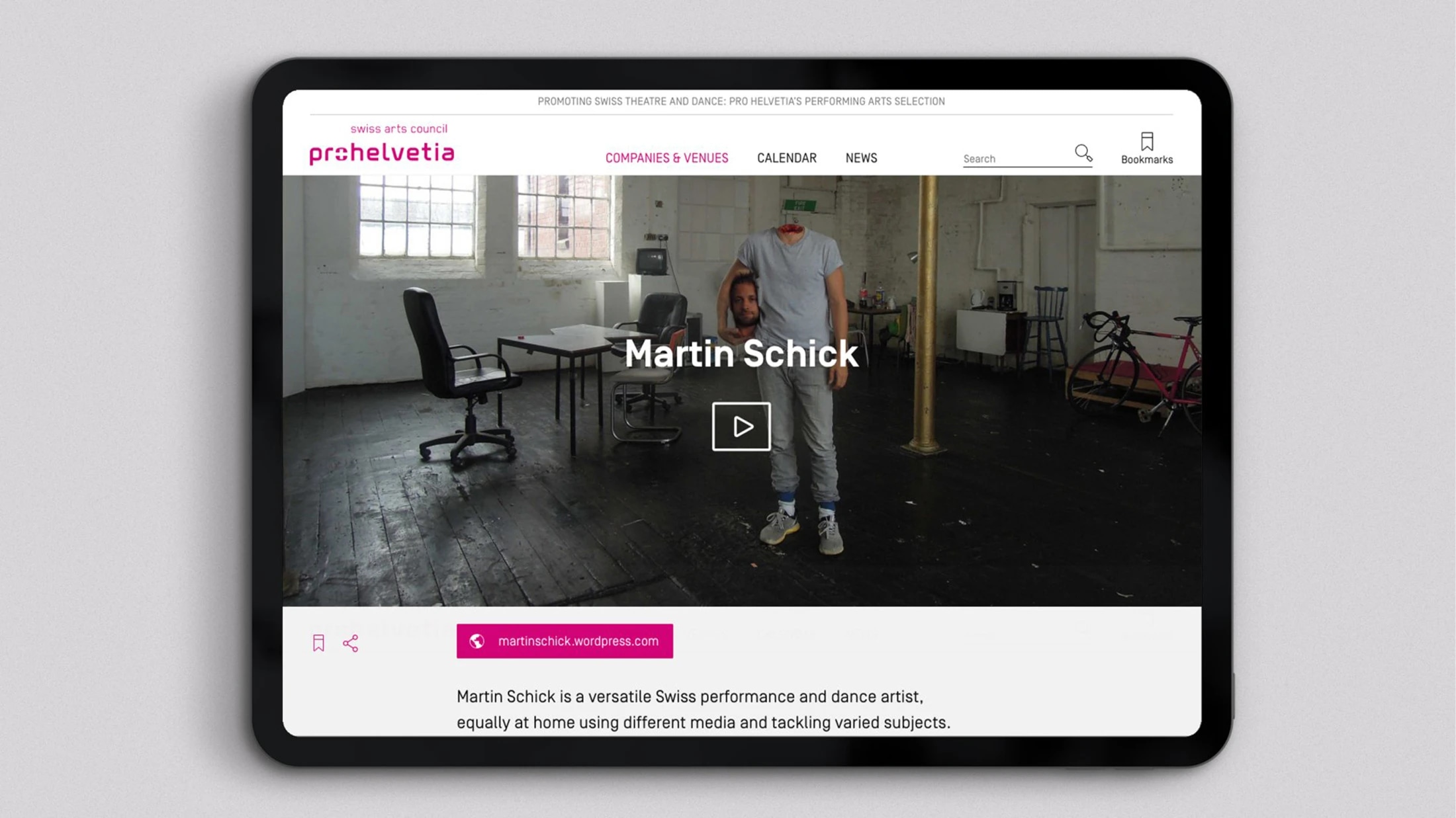Das Bild zeigt eine Webseite auf einem Tablet