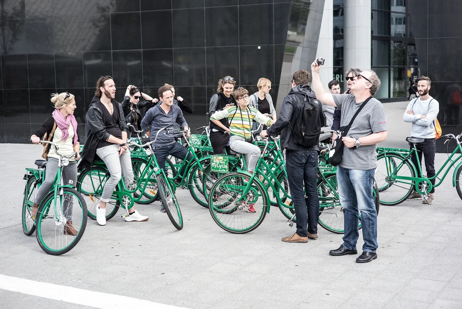 team mit fahrrädern