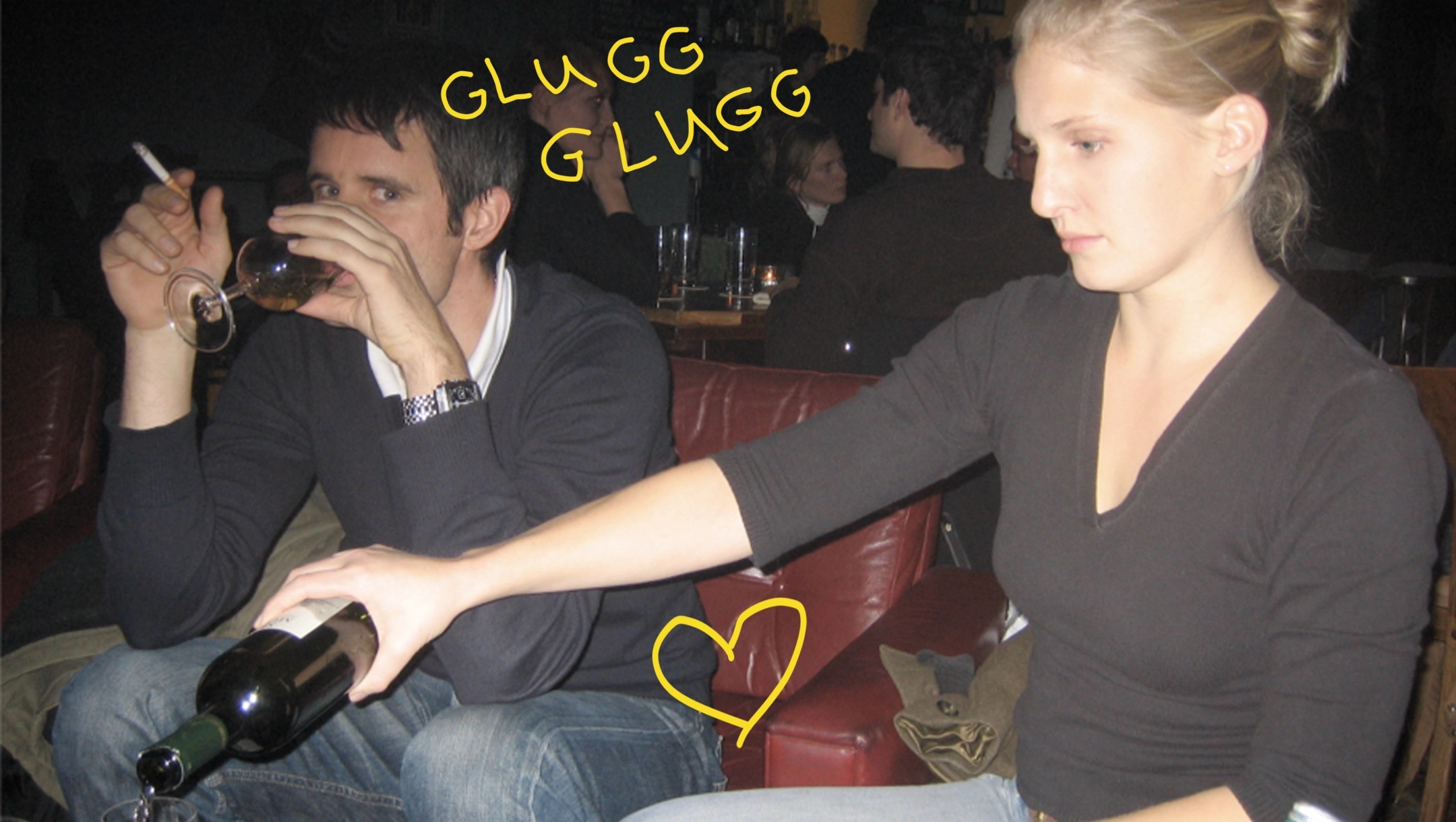Gründer und Designer beim Apéro: Michael mit Christa trinken Weisswein