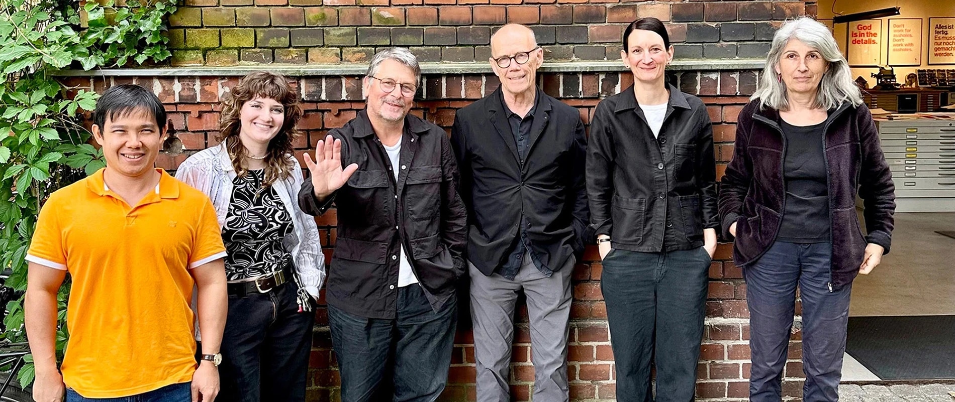 Sechs Personen, darunter Erik Spiekermann, auf einem Gruppenfoto in Berlin